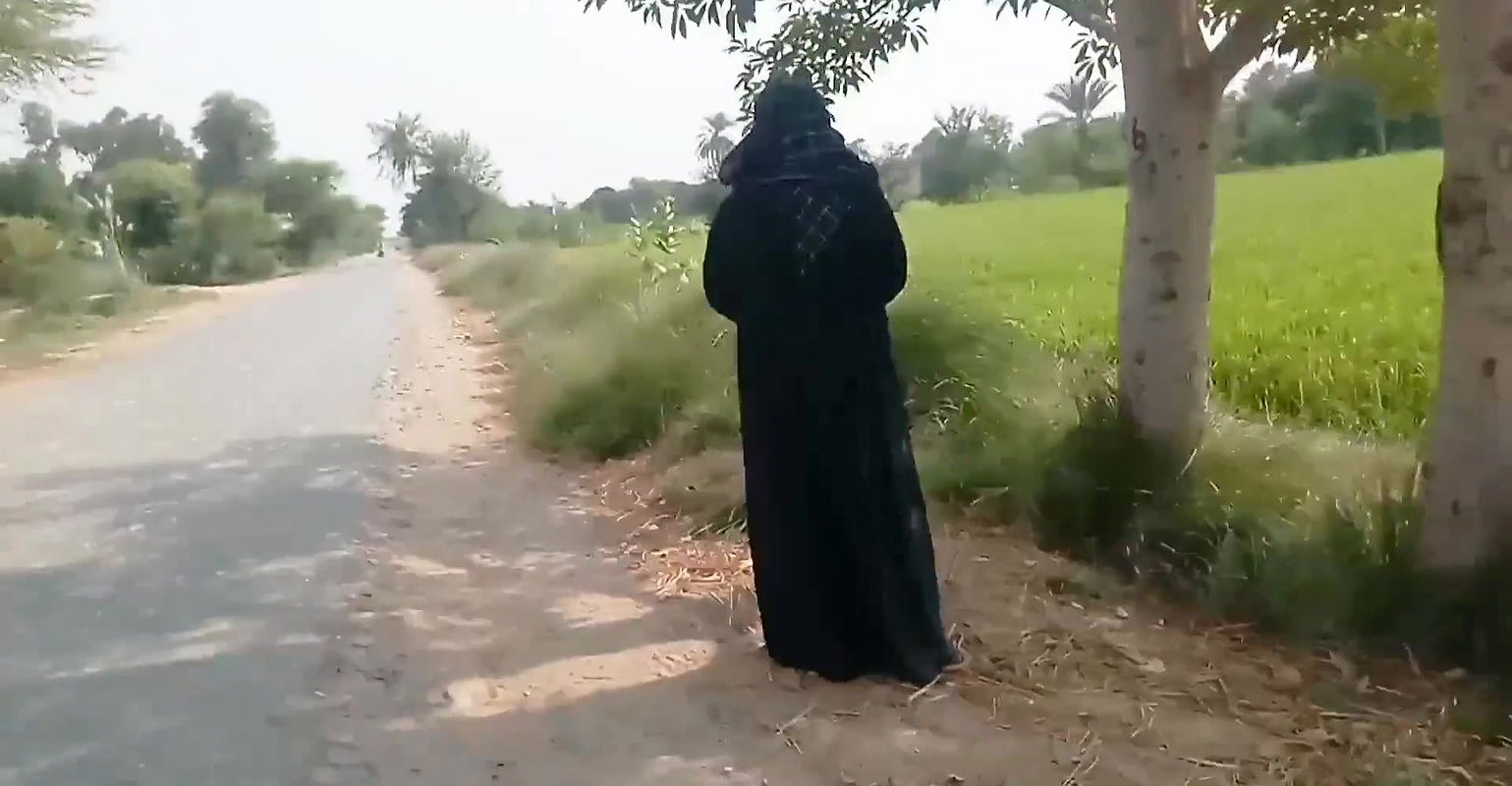 Larki ko osk yr ne dya dhoka aur wo mujhe road pa Mili
