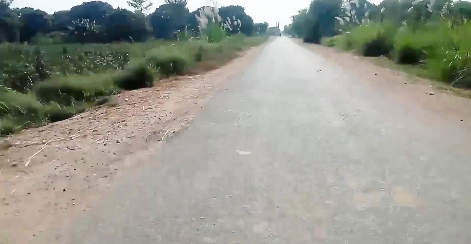 Larki ko osk yr ne dya dhoka aur wo mujhe road pa Mili