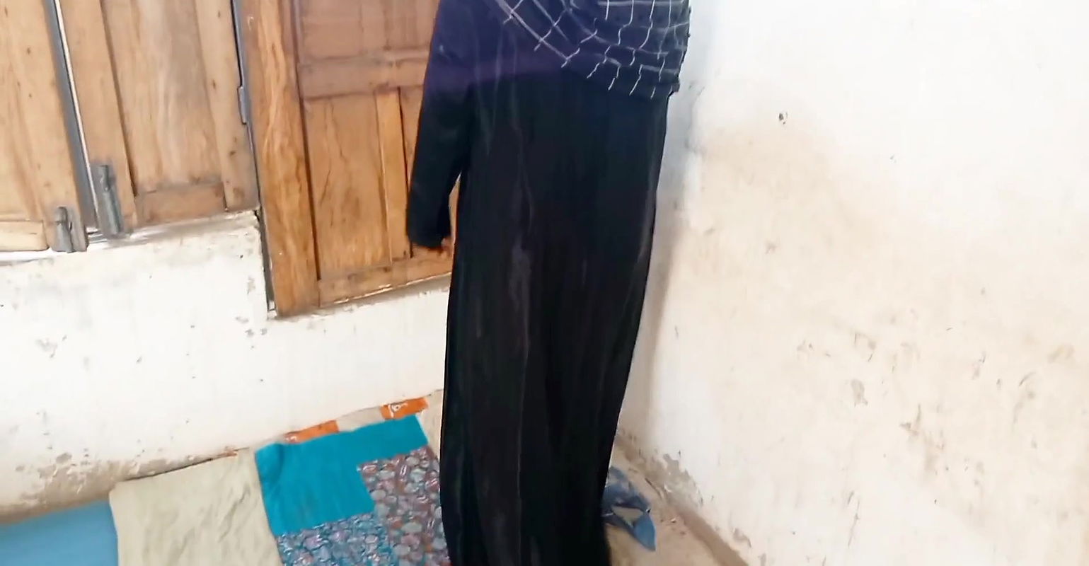 Muslim Randi girl road pa khari ho ker logon se chodwa Rahi thi ma ne bhi chod Dala aur gand phar di