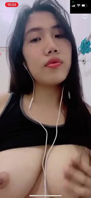 Beauty Teen Video call to BF and finguring