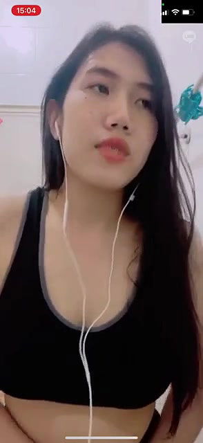 Beauty Teen Video call to BF and finguring