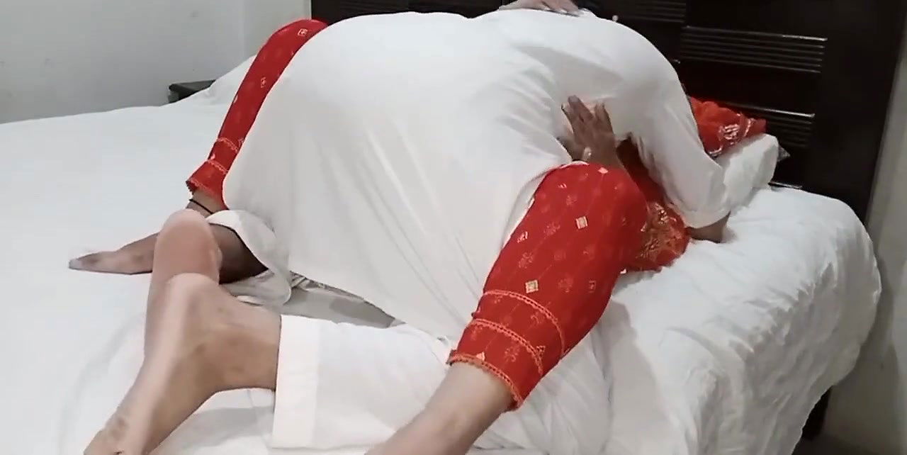 Indian girl has in the bedroom Sex