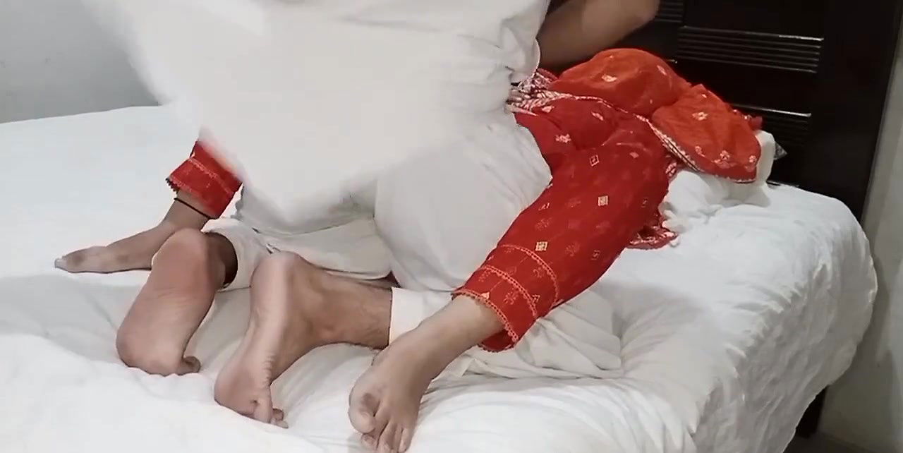 Indian girl has in the bedroom Sex