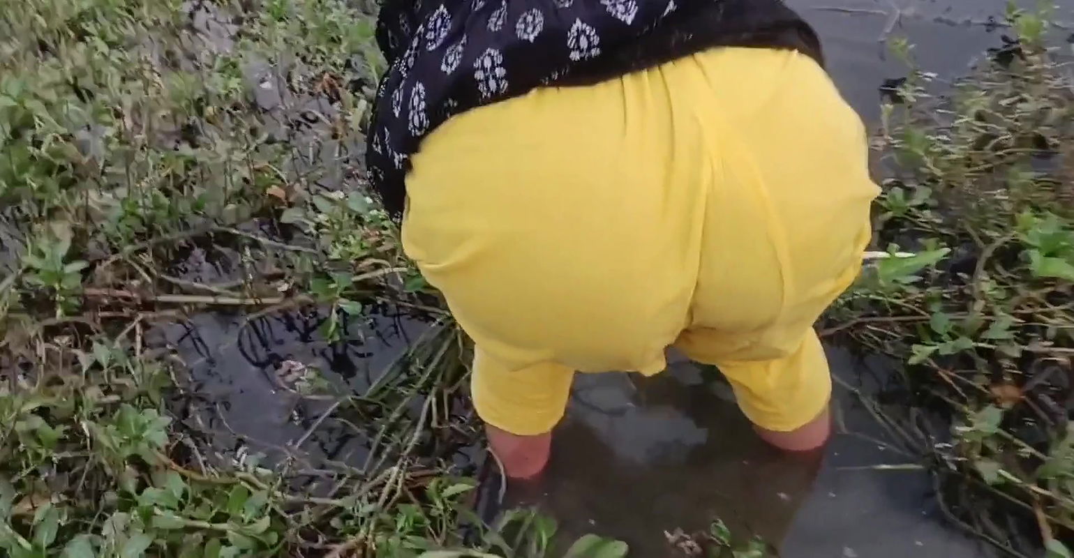 After Having Fucked With Mahi Bhabhi Of The Neighboring Village, I Squirted In Her Pussy