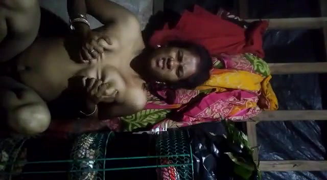 Desi village wife show her pussy