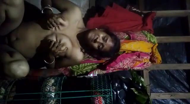 Desi village wife show her pussy