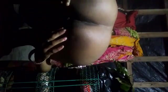 Desi village wife show her pussy
