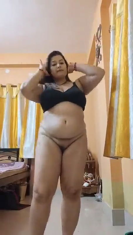 Sexy chubby bhabhi