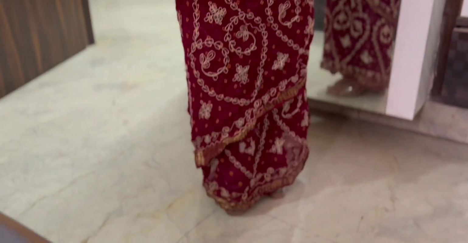 HOT BHABHI SHOWING HER BOOBS