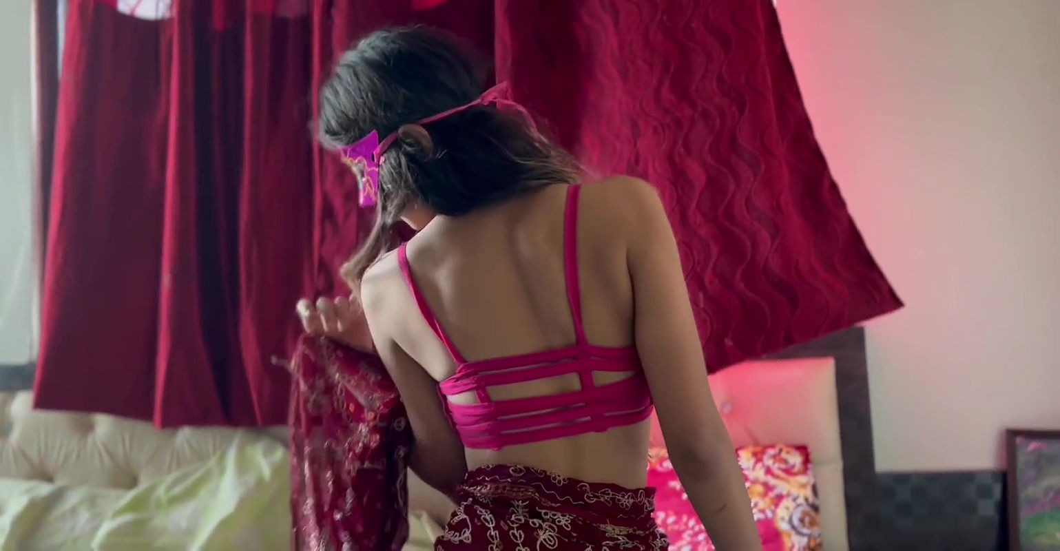 HOT BHABHI SHOWING HER BOOBS