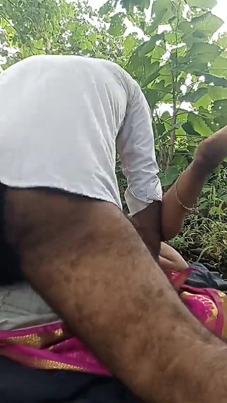 Bhabhi outdoor fucking by lover