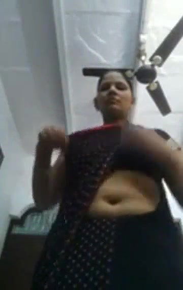 MATURE DESI AUNTY GETTING OFF ALL THE CLOTHES