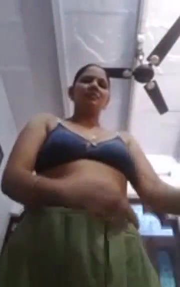MATURE DESI AUNTY GETTING OFF ALL THE CLOTHES