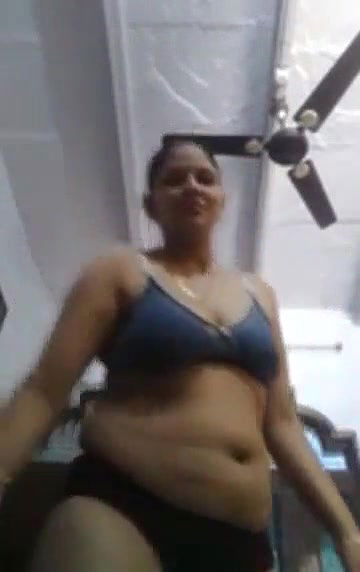 MATURE DESI AUNTY GETTING OFF ALL THE CLOTHES