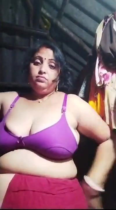 Horny BBW Bhabhi Shows boobs and Pussy