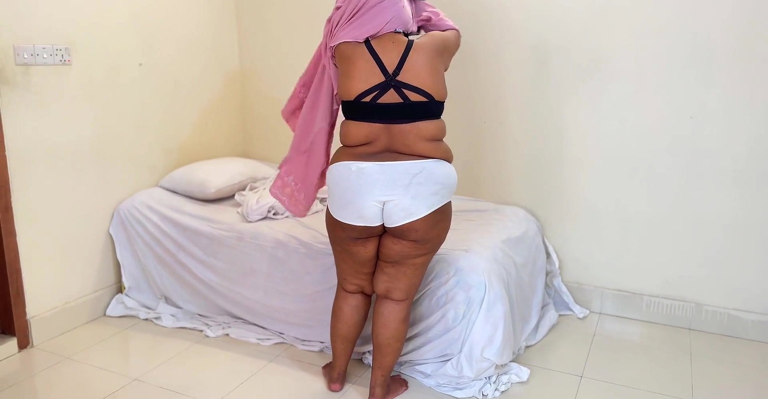 Arab Stepmom Come from office & takes off hijab & burqa & rests on bed Then stepson tickles her Pussy & helps her orgasm – Sex