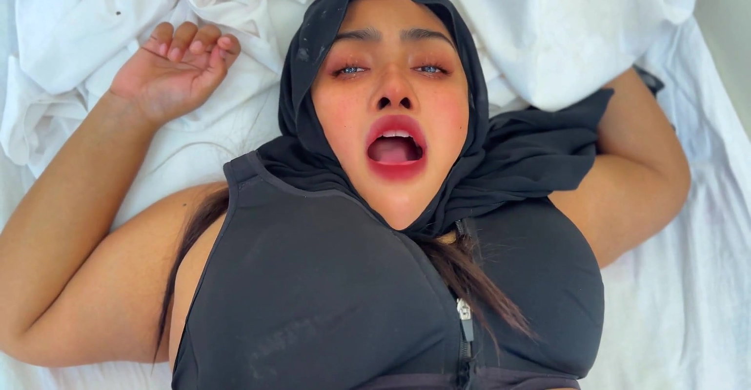 Arab Stepmom Come from office & takes off hijab & burqa & rests on bed Then stepson tickles her Pussy & helps her orgasm – Sex