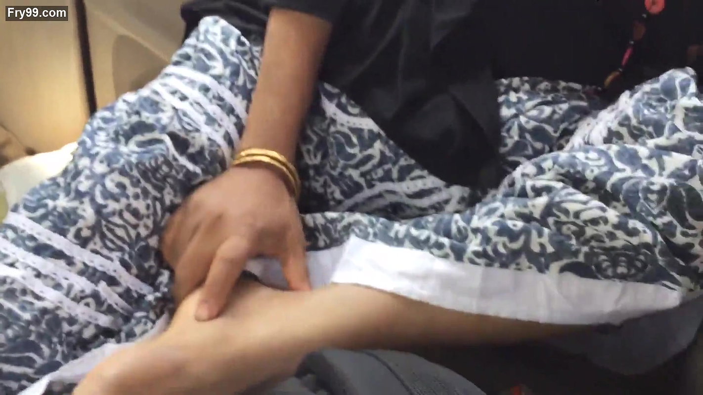 Friend wife show quick her pussy