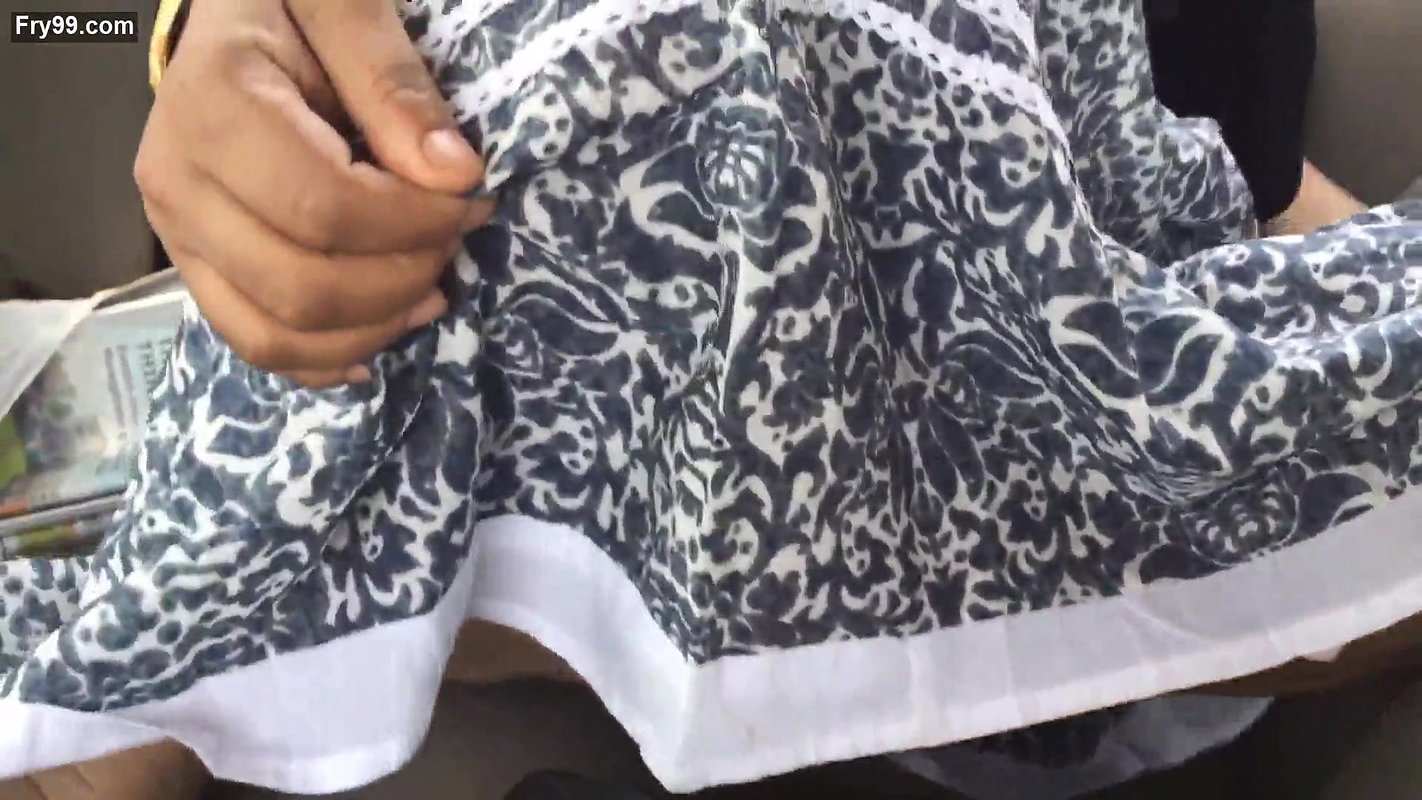 Friend wife show quick her pussy