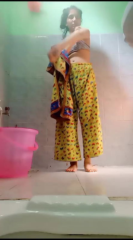 Paki maal in bathroom