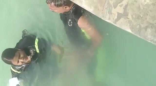 Aunty Giving Handjob to Husband in Public Pool