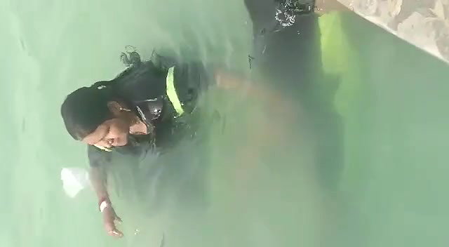 Aunty Giving Handjob to Husband in Public Pool