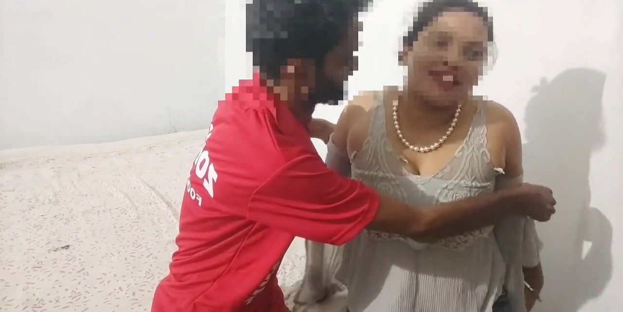 Desi Indian Modern Milf Bhabhi Gets Fucked With Facial By Pizza Delivery Boy