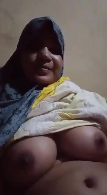 Marrief Bhabi Showing Boobs AND pussy