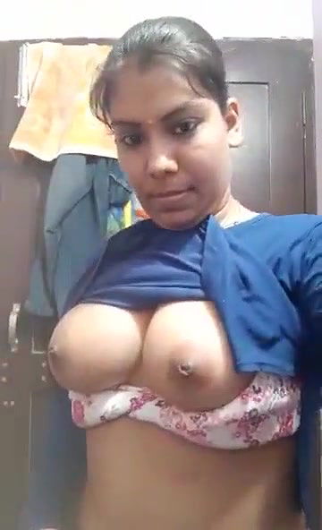 Cute Desi girl Shows her Boobs and Pussy