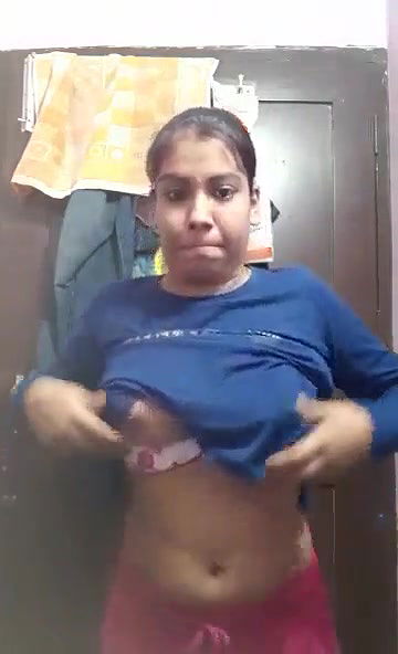 Cute Desi girl Shows her Boobs and Pussy