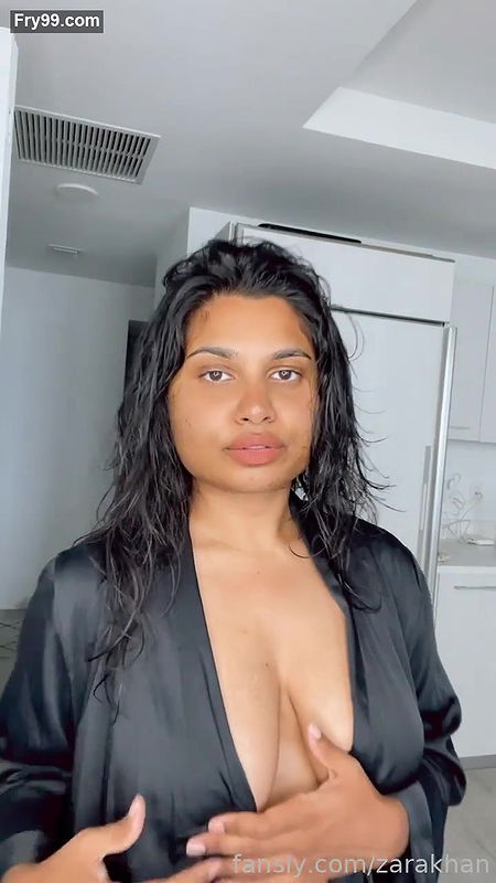 Zara flaunting in open robe