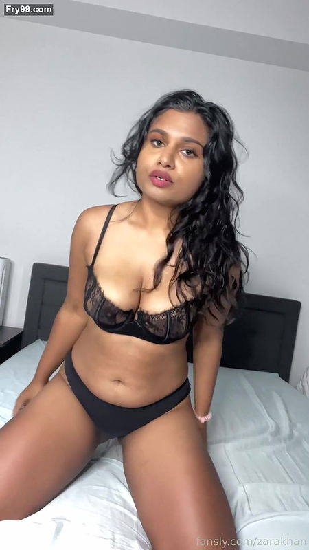 Zara flaunts in new bikini