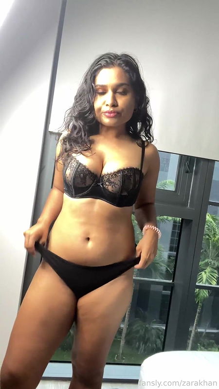 Zara flaunts in new bikini