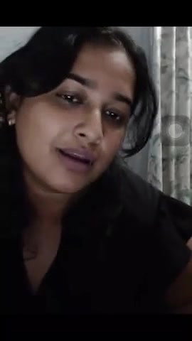 Desi Mature bhabhi Boob Show