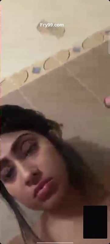 Cute bhabi fing her pussy