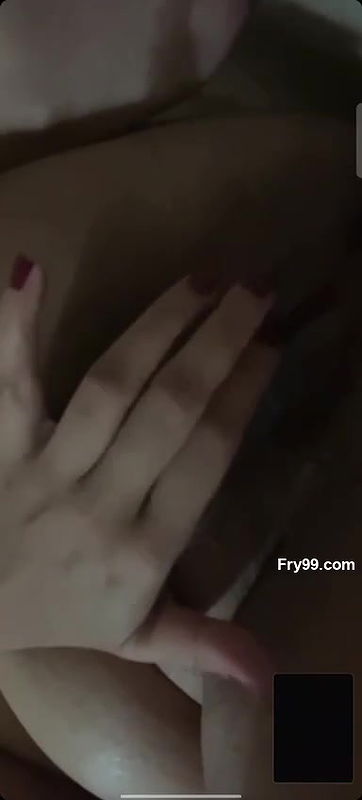 Cute bhabi fing her pussy