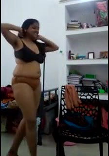 BUSTY INDIAN GIRL DANCING IN BRA PANTY