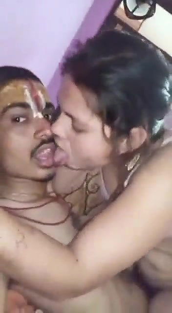 Horny bhabhi riding hard