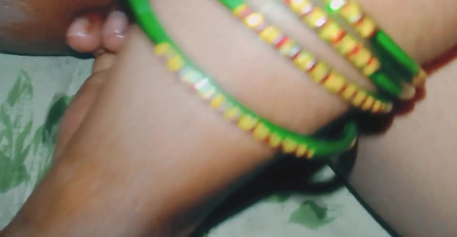 Indian Aunty Has A Sexy Big Butt