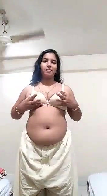 BigAss Sexy Mallu Bhabi Showing