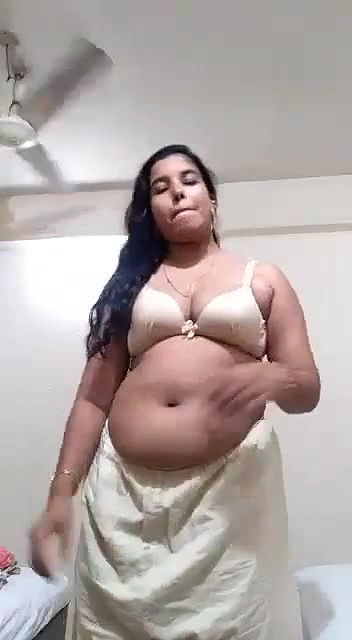 BigAss Sexy Mallu Bhabi Showing