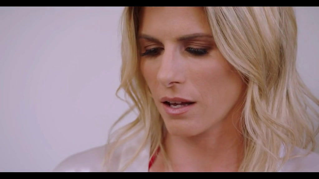 Porn MILF ‘Mom’ Goes BLACKED