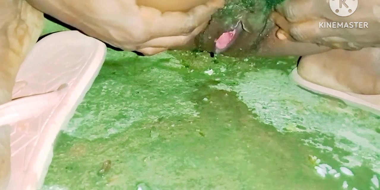 Aaj bhabhi ka itna gand mara ki chillane lagi aur Sine se dudh bhi nikal Dia se ho Dhokha hua hi nhi tha