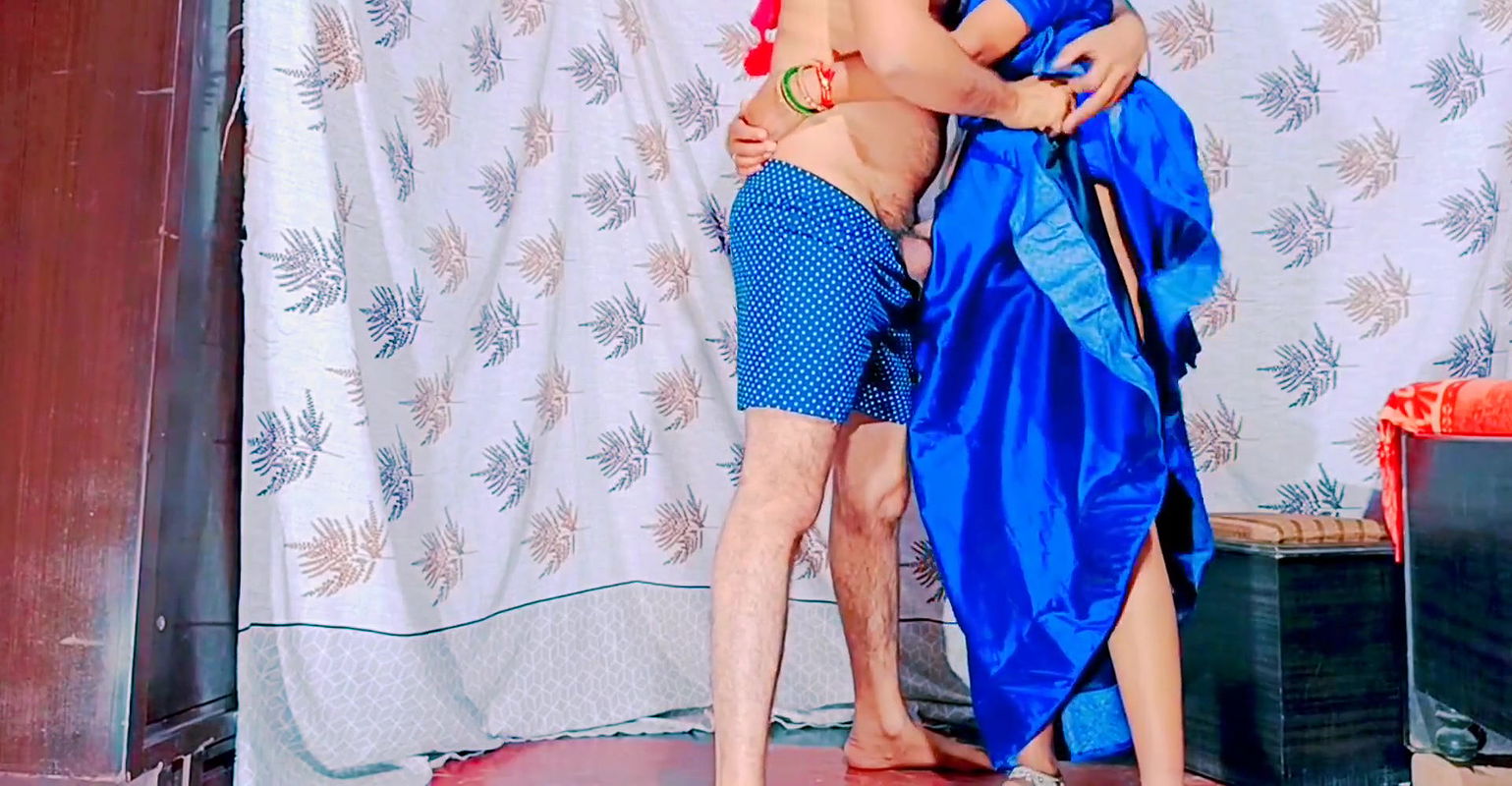 Desi young Hot Malkin ne ” gift me choot” offer kr di” Malkin ki garam choot ka pani nikala