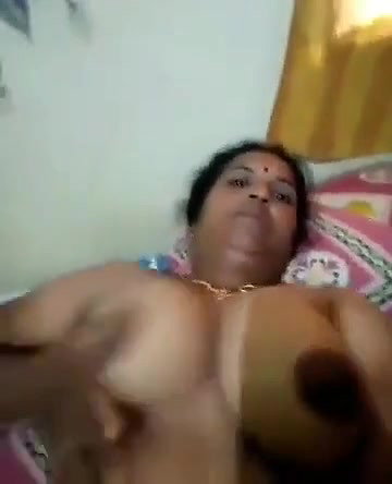 Desi MOtherinlw Showing Hugee