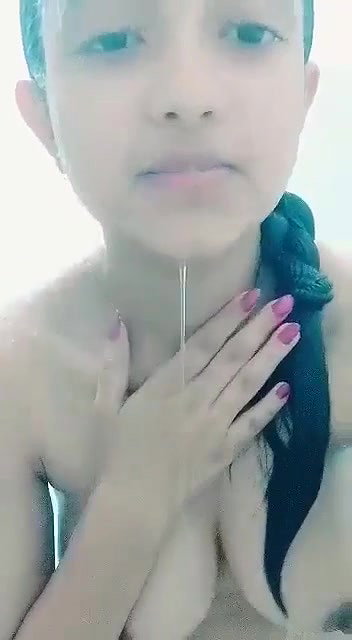 Beautiful Cute Girl Bathing New Leak