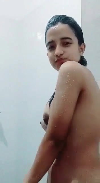 Beautiful Cute Girl Bathing New Leak