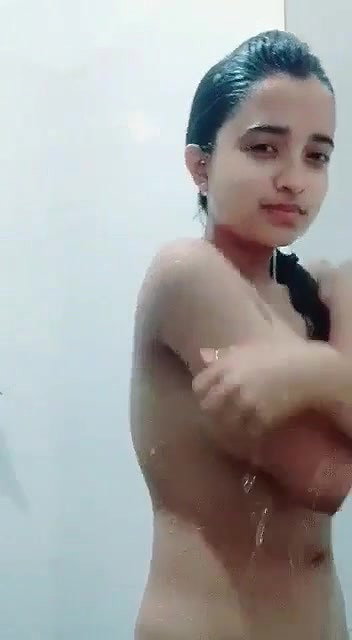 Beautiful Cute Girl Bathing New Leak