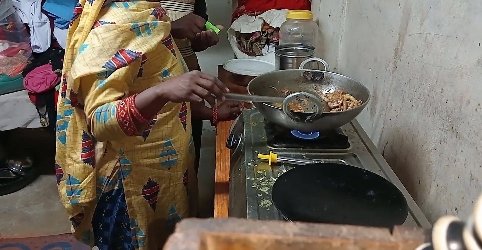 Beautiful big boobs indian step sister fucked by her younger brother in doggy style – Hindi Audios English me