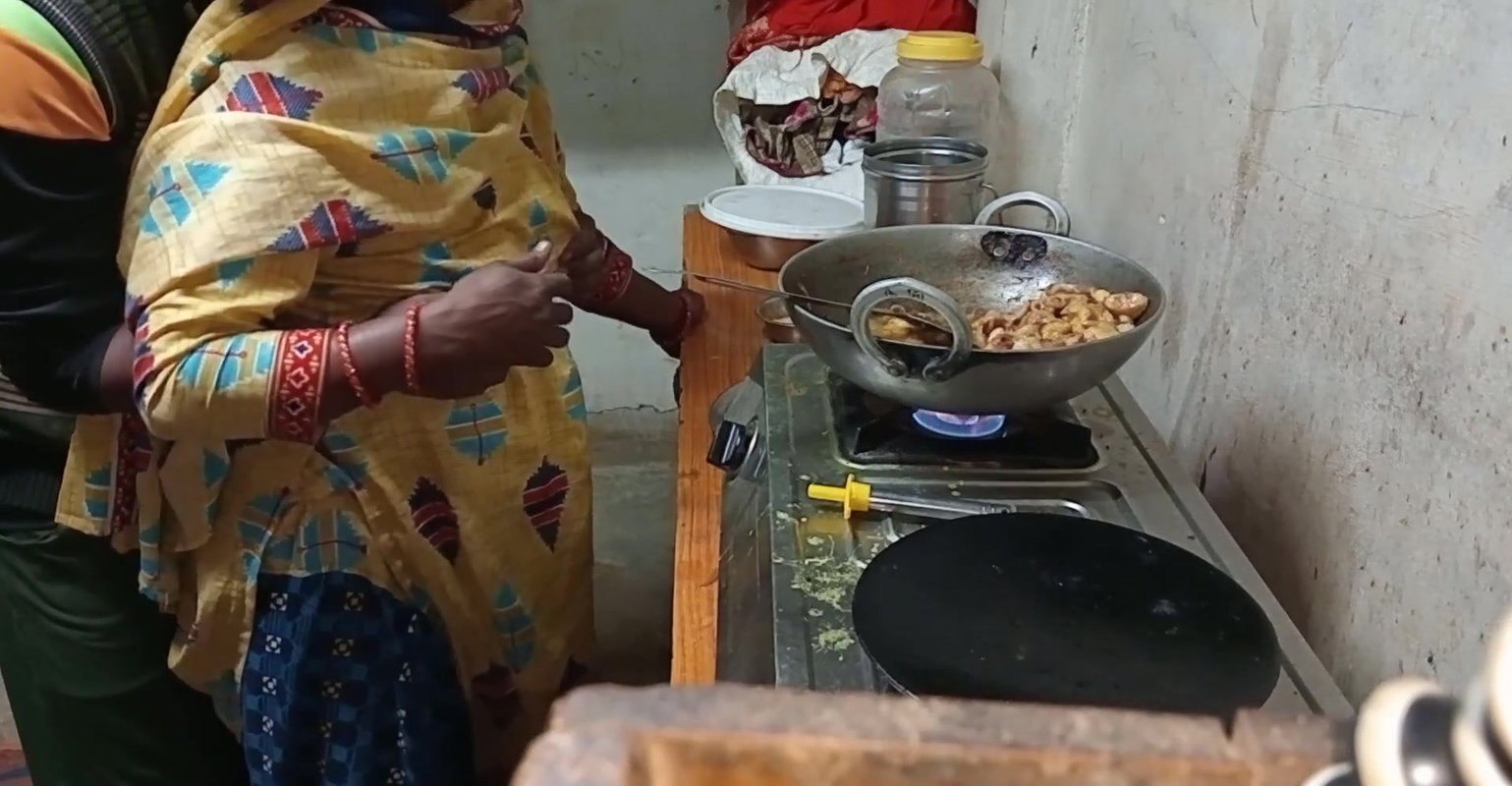 Beautiful big boobs indian step sister fucked by her younger brother in doggy style – Hindi Audios English me